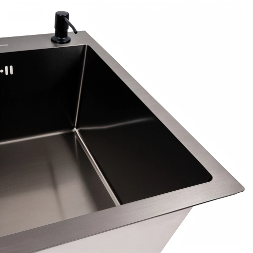 Кухонная мойка VALESO Handmade PVD 70*50 черная (сифон круглый, 3,0/0,8) - Фото № 2